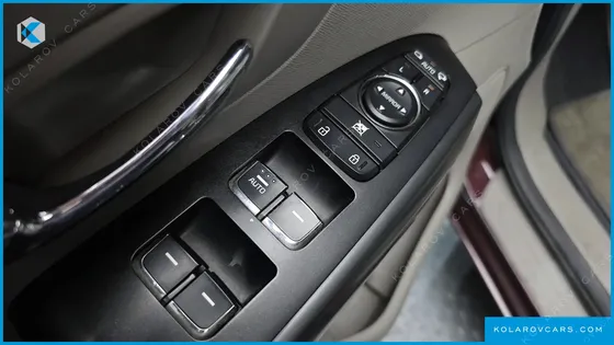 KIA CARNIVAL 11-SEATER LUXURY