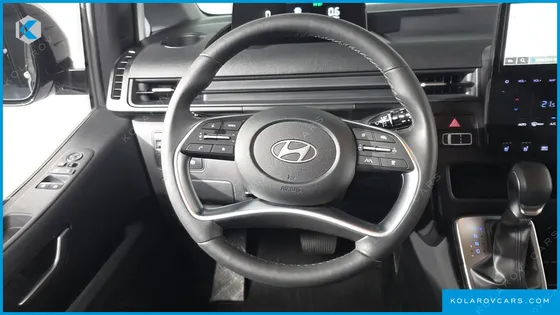 HYUNDAI STARIA L3.5 CARGO 5-SEATER