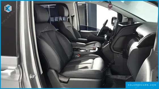 HYUNDAI STARIA L3.5 CARGO 5-SEATER