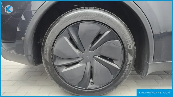 TESLA MODEL Y PREMIUM RWD