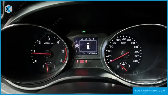 KIA CARNIVAL 9-SEATER LUXURY