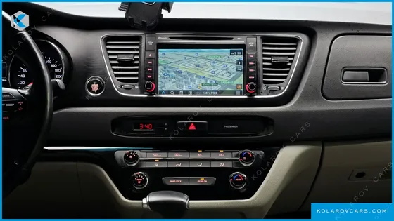 KIA CARNIVAL 9-SEATER LUXURY