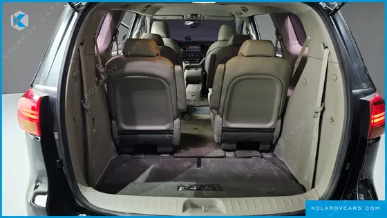 KIA CARNIVAL 9-SEATER LUXURY