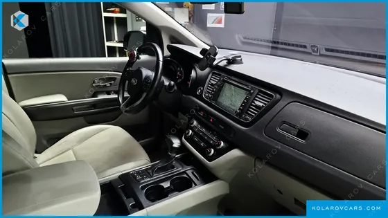 KIA CARNIVAL 9-SEATER LUXURY