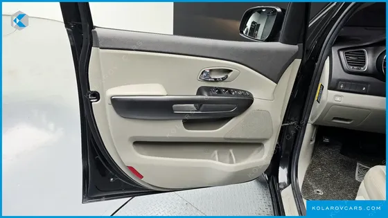 KIA CARNIVAL 9-SEATER LUXURY