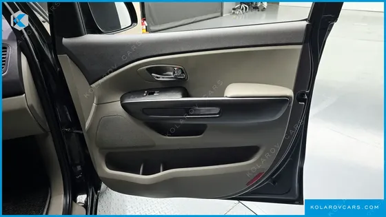 KIA CARNIVAL 9-SEATER LUXURY