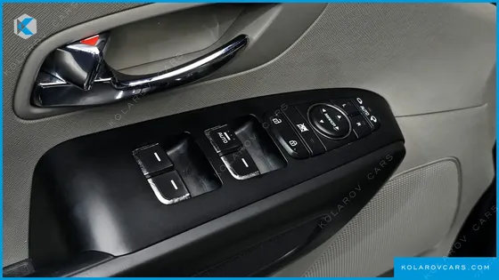 KIA CARNIVAL 9-SEATER LUXURY