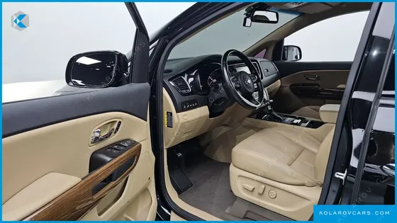 KIA CARNIVAL 9-SEATER HI-LIMOUSINE