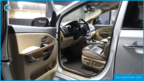 KIA CARNIVAL 9-SEATER HI-LIMOUSINE