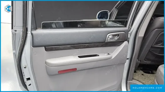 KGM - SSANGYONG KORANDO 4WD CHATEAU 9-SEATER