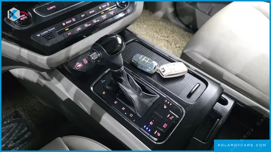 KIA CARNIVAL 9-SEATER LUXURY