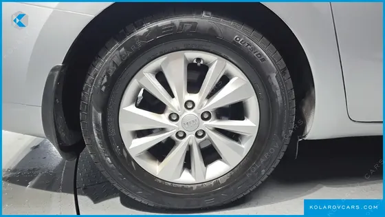 KIA CARNIVAL 11-SEATER OUTDOOR