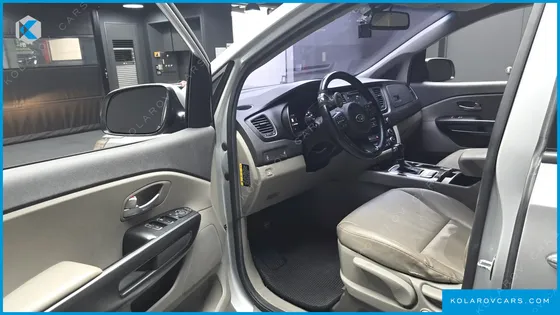 KIA CARNIVAL 11-SEATER OUTDOOR