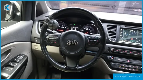 KIA CARNIVAL 11-SEATER OUTDOOR