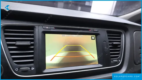 KIA CARNIVAL 11-SEATER OUTDOOR