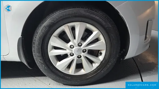KIA CARNIVAL 11-SEATER OUTDOOR