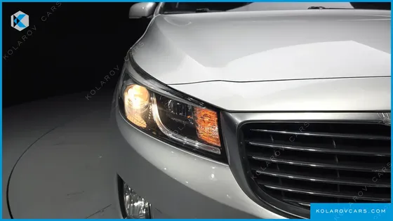 KIA CARNIVAL 11-SEATER OUTDOOR