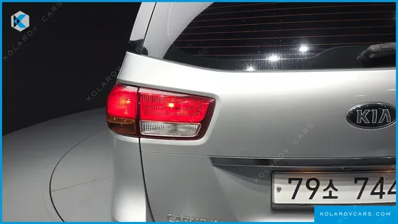 KIA CARNIVAL 11-SEATER OUTDOOR