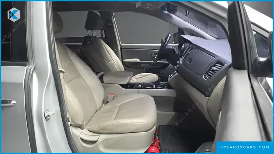 KIA CARNIVAL 11-SEATER OUTDOOR