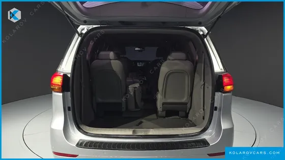 KIA CARNIVAL 11-SEATER OUTDOOR