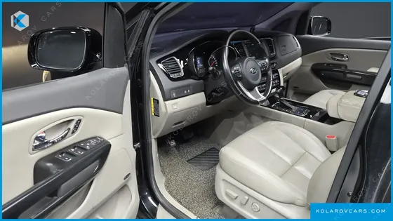 KIA CARNIVAL 9-SEATER NOBLESSE
