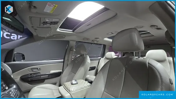KIA CARNIVAL 9-SEATER NOBLESSE
