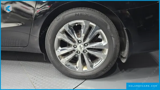 KIA CARNIVAL 9-SEATER NOBLESSE