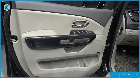 KIA CARNIVAL 9-SEATER NOBLESSE