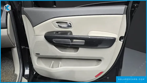 KIA CARNIVAL 9-SEATER NOBLESSE