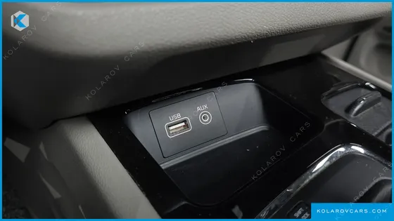 KIA CARNIVAL 9-SEATER NOBLESSE