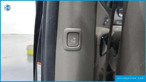 KIA CARNIVAL 9-SEATER NOBLESSE