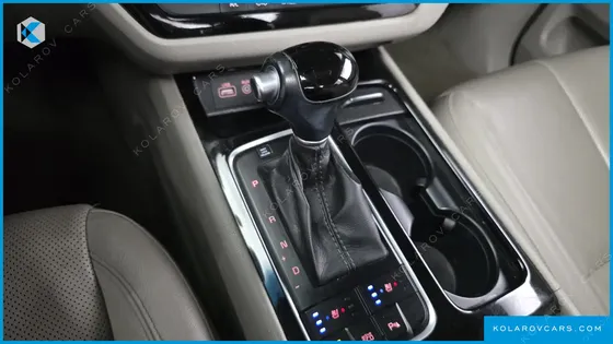 KIA CARNIVAL 9-SEATER NOBLESSE
