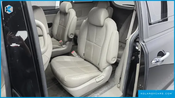 KIA CARNIVAL 9-SEATER NOBLESSE