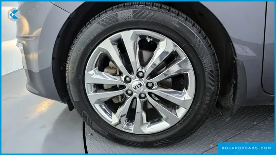 KIA CARNIVAL 9-SEATER PRESTIGE