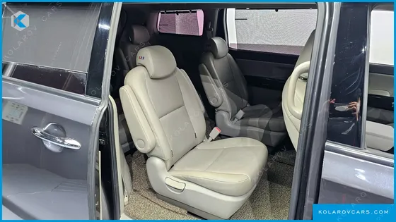 KIA CARNIVAL 9-SEATER PRESTIGE