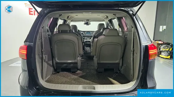 KIA CARNIVAL 9-SEATER PRESTIGE