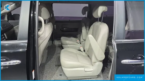 KIA CARNIVAL 9-SEATER PRESTIGE