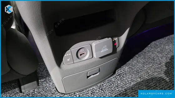 KIA CARNIVAL 9-SEATER PRESTIGE