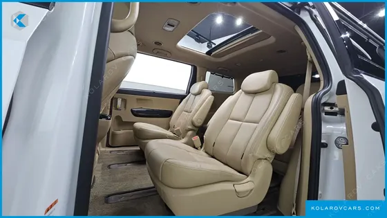 KIA CARNIVAL 9-SEATER NOBLESSE
