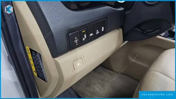 KIA CARNIVAL 9-SEATER NOBLESSE