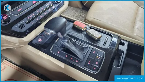 KIA CARNIVAL 9-SEATER HI-LIMOUSINE