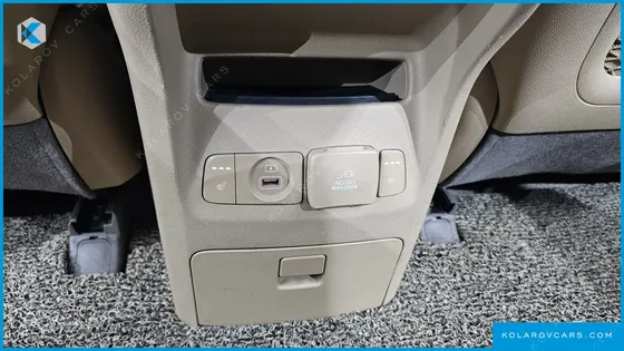 KIA CARNIVAL 9-SEATER HI-LIMOUSINE