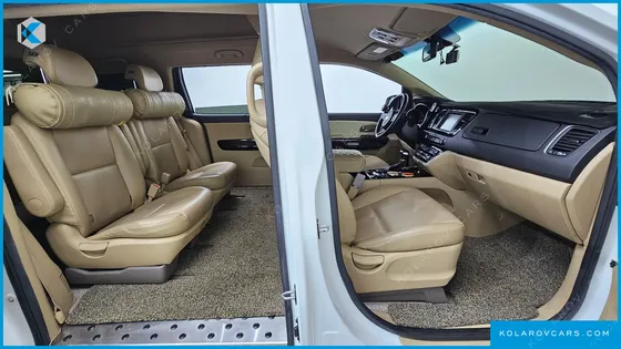 KIA CARNIVAL 9-SEATER HI-LIMOUSINE