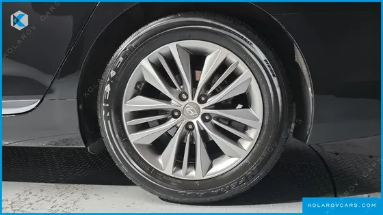 HYUNDAI GRANDEUR HG240 MODERN