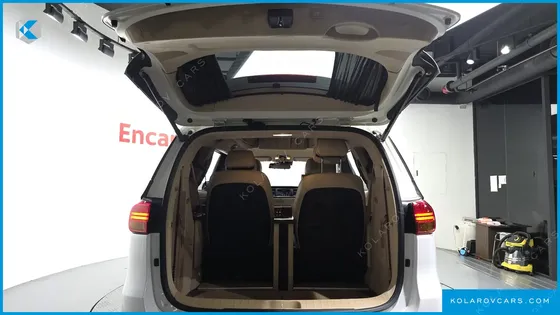 KIA CARNIVAL 9-SEATER HI-LIMOUSINE