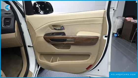 KIA CARNIVAL 9-SEATER HI-LIMOUSINE