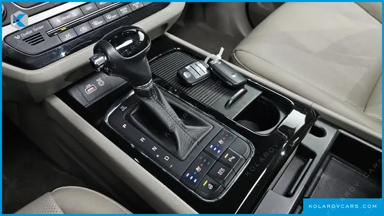 KIA CARNIVAL 9-SEATER PRESTIGE