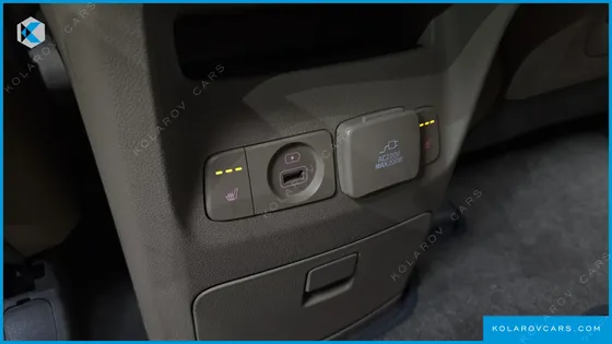 KIA CARNIVAL 9-SEATER NOBLESSE SPECIAL