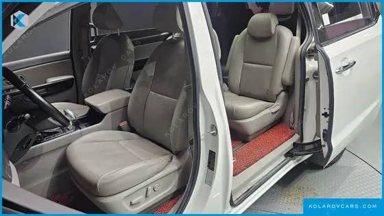 KIA CARNIVAL 9-SEATER PRESTIGE