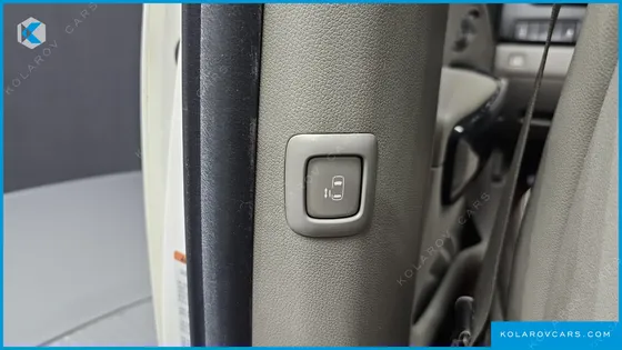 KIA CARNIVAL 9-SEATER PRESTIGE